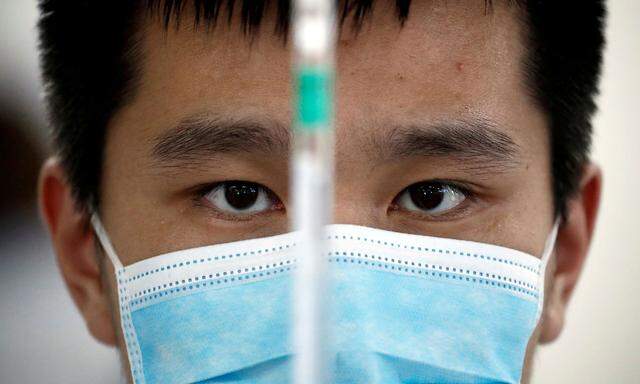FILE PHOTO: Media tour at Chinese vaccine maker Sinovac Biotech in Beijing