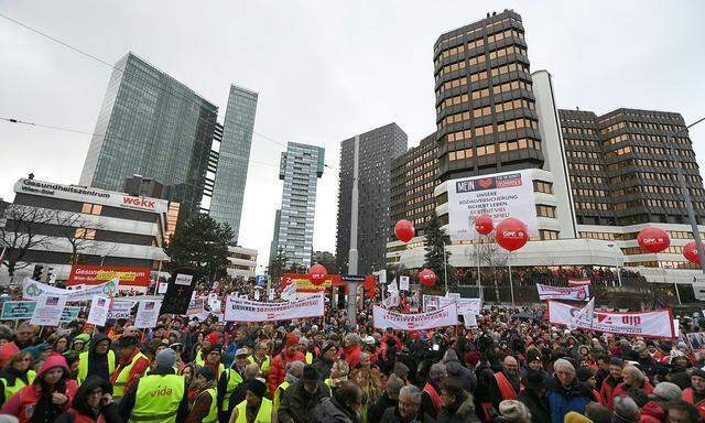 PROTESTKUNDGEBUNG GEGEN SOZIALVERSICHERUNGSREFORM OeGB