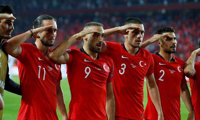 Der Torjubel der Türken beim 1:0-Sieg in Albanien. 