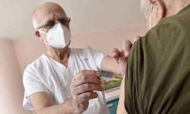 Vaccination of seniors against coronavirus continues in the Czech Republic on February 17, 2021. Photo from the Tomas B