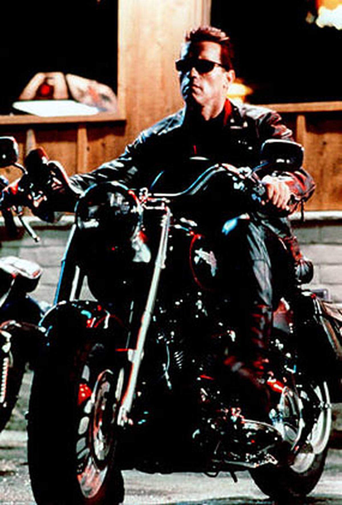 Endgültigen Weltruhm erlangte Arnold Schwarzenegger als Cyborg T-800 in James Camerons Science-Fiction-Spektakel "Terminator" (1984). Seine Textzeile "I´ll be back" wurde legendär.