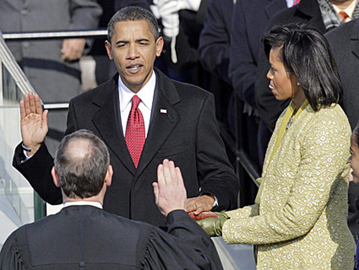 Dann war es soweit. Michelle Obama hielt die Bibel, auf der Barack seinen Amtseid ablegte.