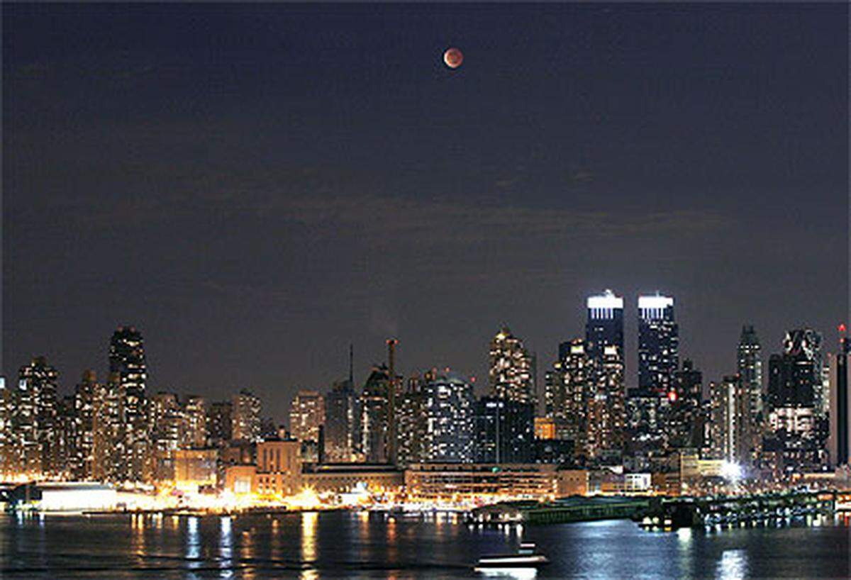 Mond über Manhattan.