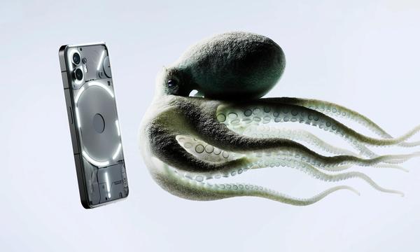 Mit den Glyphen auf der Rückseite sticht das Nothing Phone 2 aus der Masse hervor. 