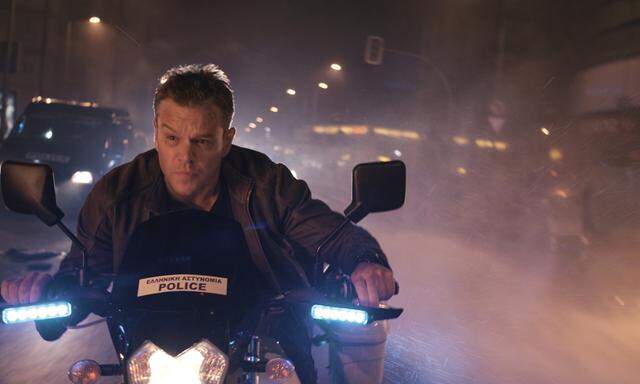 Bourne (Matt Damon) ist in Griechenland untergetaucht – doch da ruft die alte Routine.