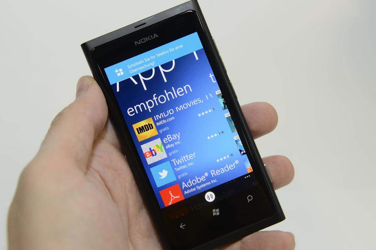 Nokia hat mit "App-Highlights" eine Anwendung integriert, die besonders gelungene Apps hervorhebt. Eine Spaßfunktion ermöglicht es, durch Schütteln des Geräts eine zufällige App aus dem Marktplatz aufzurufen.