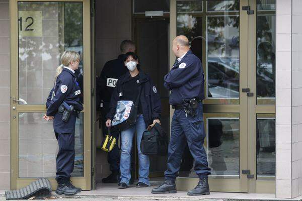 Bei einem Anti-Terroreinsatz erschießt die Polizei einen 33-jährigen Jihadisten in Straßburg und nimmt elf weitere mutmaßliche Islamisten fest. Sie werden für einen Anschlag auf ein jüdisches Geschäft verantwortlich gemacht.