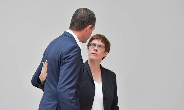 Die CDU ist in Thüringen nur im Mittelfeld gelandet - auf Platz drei hinter der Linkspartei und der AfD. Im Bild: CDU-Landesparteichef Mike Mohring mit seiner Bundeschefin Annegret Kramp-Karrenbauer.