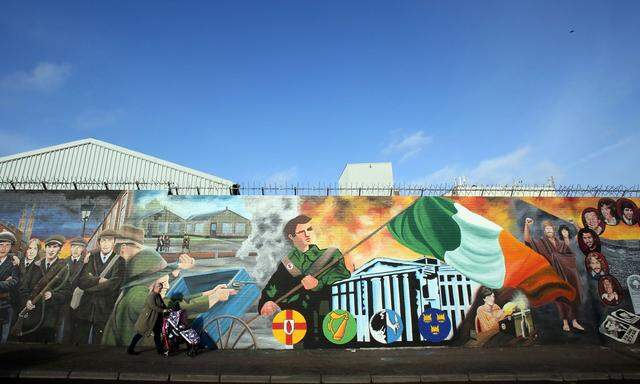 Mauergemälde in Belfast erinnern an den Bürgerkrieg, der 1998 durch das Karfreitagsabkommen beendet worden ist. Der Brexit und seine Folgen drohen die fragile Friedensordnung wieder zu zerstören.  