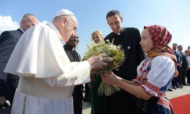 Papst Franziskus bei seiner Ankunft in Bratislava.