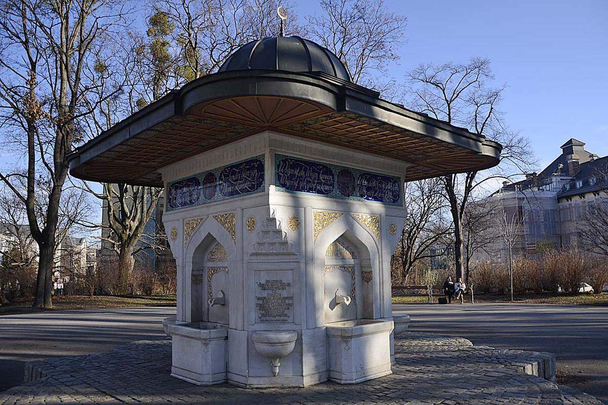 Neueren Ursprungs ist der Türkische Brunnen im Türkenschanzpark. Er ist dem türkischen Volksdichter Mystiker Yunus Emre gewidmet und wurde 1991 vom türkischen Botschafter der Wiener Bevölkerung als Zeichen der Freundschaft übergeben.