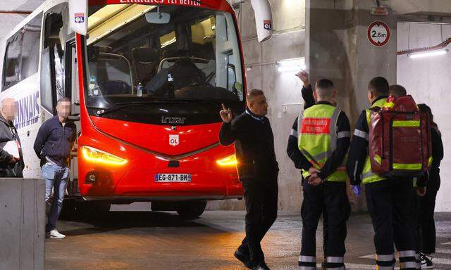 Ein Fenster des Lyon-Busses ging bei dem Angriff zu Bruch.