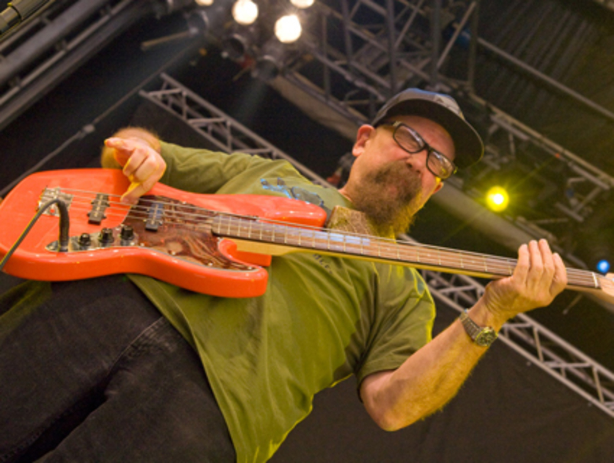 Larry Taylor und Fito de la Parra (die verbliebenen Gründungsmitglieder) haben es richtig gemacht: "On the road" war der größte Canned Heat-Hit, sie eröffneten ihren Auftritt damit - und schon hatten sie das Publikum voll auf ihrer Seite. Der Hinweis "This is an old song" vor einem Klassiker klang übrigens von allen Bands irgendwie witzig. Denn die Rocklegenden haben ja eigentlich überwiegend "alte" Lieder ...