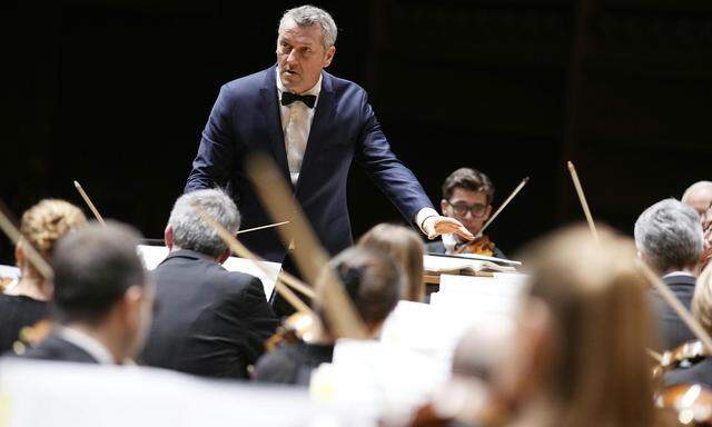 Markus Poschner am Montag, 1. Jänner 2024, beim Neujahrskonzerts des Bruckner Orchesters Linz 