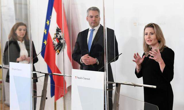 Justizministerin Zadic (Grüne), Innenminister Nehammer und Integrationsministerin Raab (beide ÖVP)