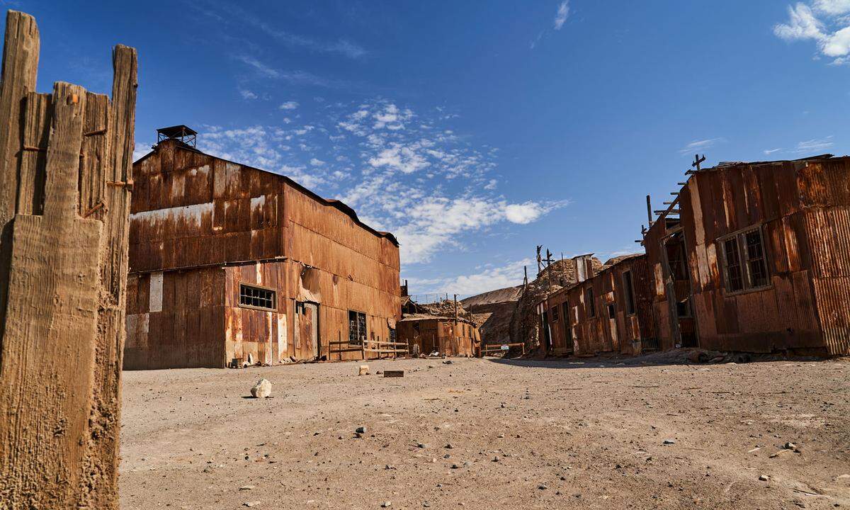 Zu den verlassenen Salpeterwerken Santa Laura in Chile gehörte auch die Stadt Humberstone. Seit Anfang der Sechziger ist sie dem Verfall ausgesetzt.