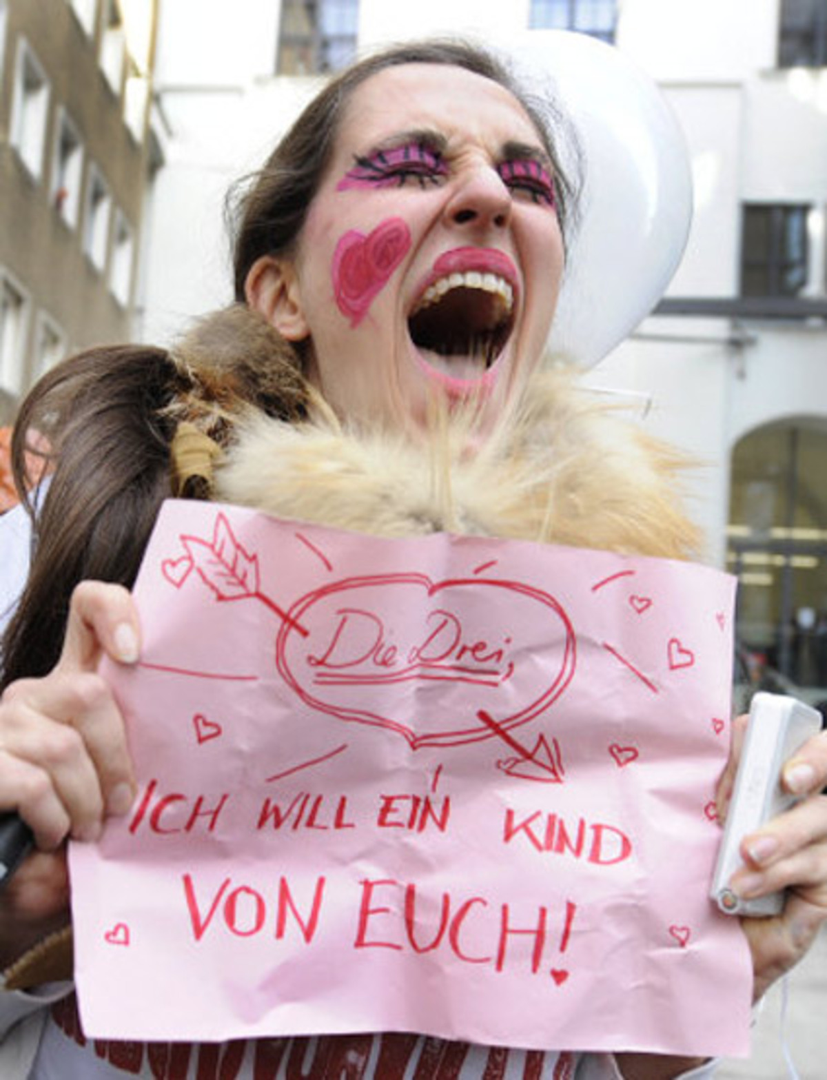 Die Grundregeln für "die Drei": Sie sollen beim Dialog klarmachen, dass sie keine Vertreter oder Abgesandten der Besetzer sind und "möglichst oft auf den echten Bildungsdialog verweisen". Um eine "Entpersonalisierung" zu gewährleisten, nannten "die Drei" ihre Namen nicht.