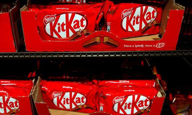 FILE PHOTO: KitKat chocolates are pictured in a shop at Nestle headquarters in Vevey, Switzerland