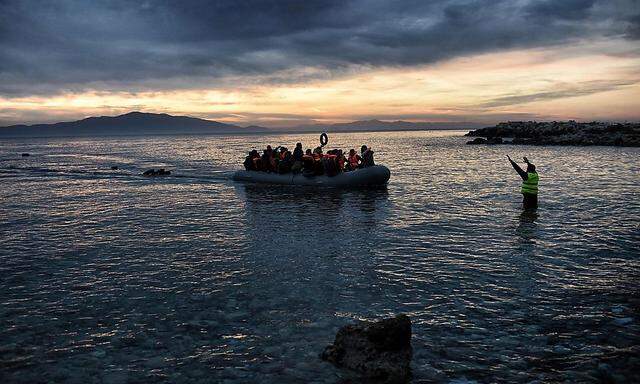 Flüchtlinge kommen von der Türkei nach Griechenland.