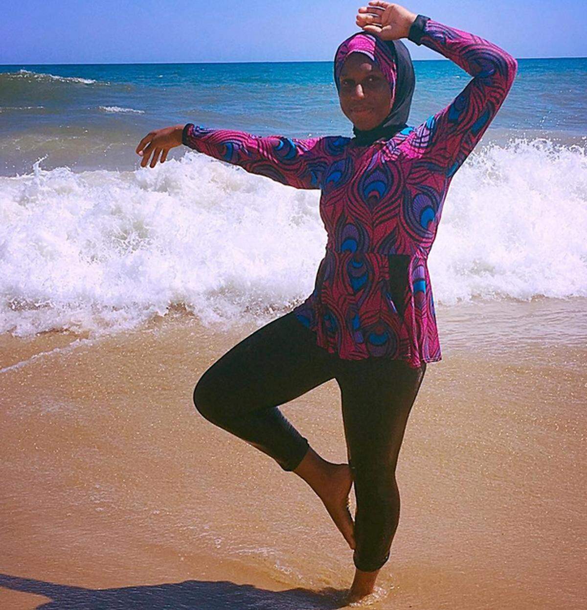 "Wer sagt schwarze Menschen schwimmen nicht, wer sagt Muslima werden unterdrückt?", fragt sich diese Burkini-Trägerin.