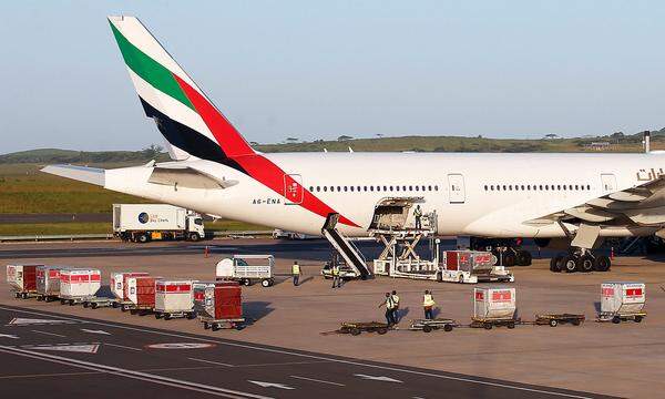 Land: Vereinigte Arabische Emirate Die Fluglinie musste in ihrer mehr als 30-jährigen erst einen schweren Unfall vermelden, und zwar im August 2016: Eine Boeing 777-300 legte auf dem Flughafen Dubai eine Bruchlandung hin. Alle 300 Personen an Bord konnten sich zwar rechtzeitig in Sicherheit bringen, bei den Löscharbeiten starb allerdings ein Feuerwehrmann.