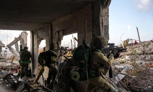 Israelische Soldaten in Gaza im Gefecht mit Hamas-Kämpfern.