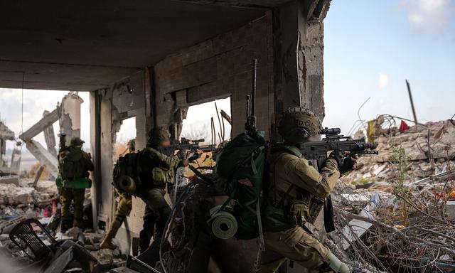 Israelische Soldaten in Gaza im Gefecht mit Hamas-Kämpfern.