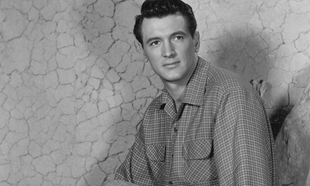 Rock Hudson war einer der Großen Hollywoods. Erst kurz vor seinem Tod bekannte er sich zu seiner Homosexualität. Er starb 1985 im Alter von 58 Jahren an Aids. 