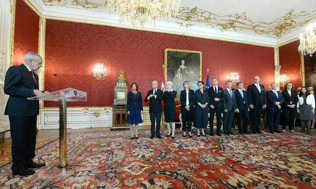 Bundespräsident Alexander Van der Bellen gelobte heute (einmal mehr) ein Kabinett an.