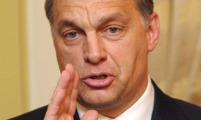Ungarns Regierung bellt nicht nur, sondern beißt auch