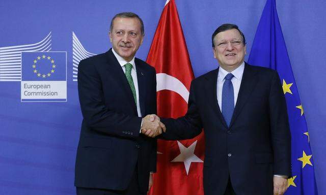 EU Commission President Barroso poses with Turkey's PM Erdogan in Brussels