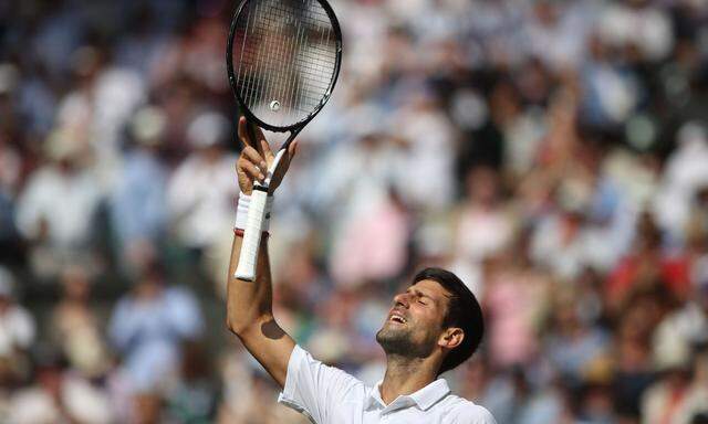 Novak Djokovic ist in Wimbledon ins Finale eingezogen.