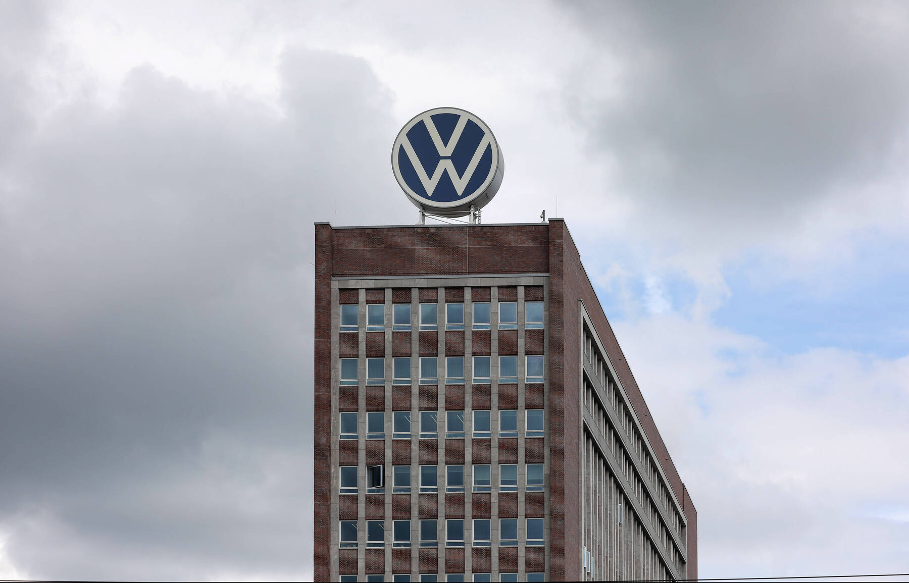 VW Crisis Hits Over 130 Austrian Companies, Study Shows
