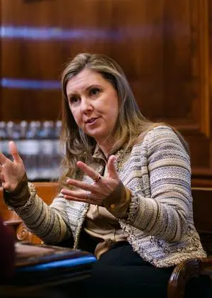 Es gelte, das politische Getöse von den fundamentalen Fakten zu trennen, meint Ökonomin Karen Ward. 