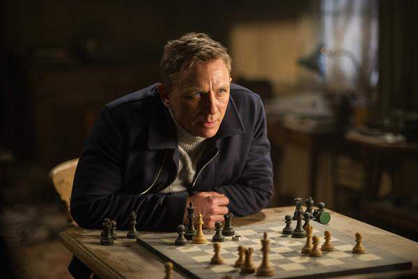 Insgesamt verweist "Spectre" ständig an die Vergangeheit, ob an die alten Sean-Connery-Filme oder die neuen Abenteuer mit Daniel Craig. Diese Zitate werden vor allem den Fans der Filmreihe gefallen. Auch Handlungstechnisch wird viel von Bonds Vergangenheit aufgerollt.