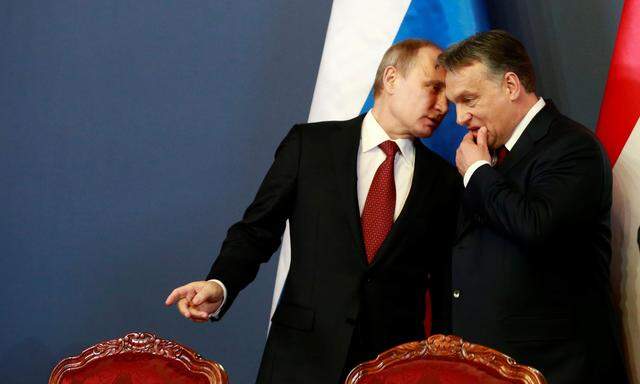 Orbán und Putin bei Treffen 2015. 