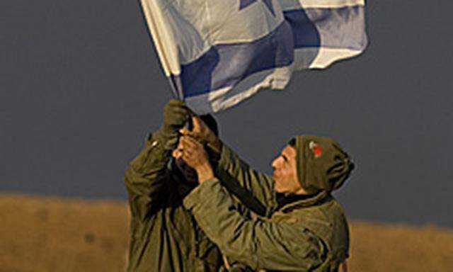 Die israelischen Bodentruppen sind nach Angaben der Armee zum Einmarsch in den Gazastreifen bereit.