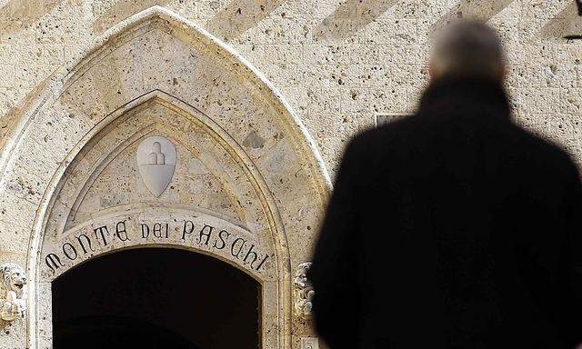 Archivbild: Der Haupteingang der Monte-Paschi-Zentrale in Siena