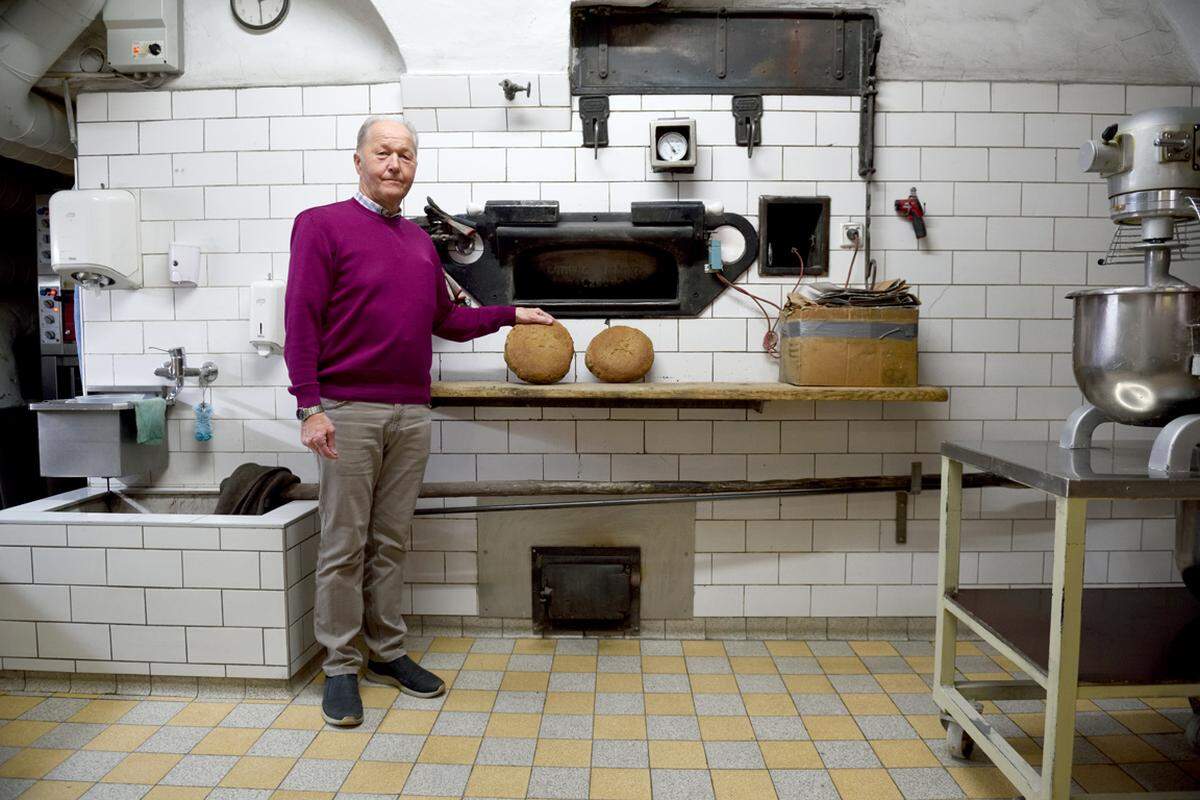 „Das ist unser Protagonist“, sagt Franz Grabmer, der die Bäckerei seit 13 Jahren führt. „So ein Brot wie unseres, ohne Zusatzstoffe, nur mit Natursauerteig – das gibt es selten.“