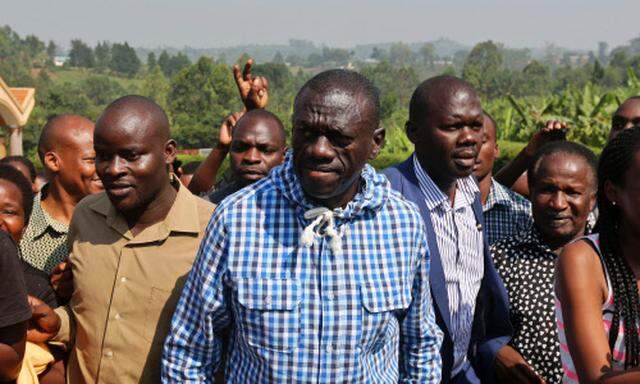 Im Visier der Polizei: Oppositionskandidat Besigye. 