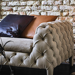 Opulent. Tolle Bühne für Kisseninszenierungen. Und gemütlich noch dazu: Sitzlandschaft von Arketipo.