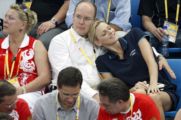 Karitativer Einsatz ist für sie selbstverständlich. Schon als Jugendliche half sie armen Kindern, Schwimmen zu lernen. Wie ihr großes Vorbild will auch sie sich vor allem der Kinder- und Jugendförderung widmen und den Sportgedanken fördern.