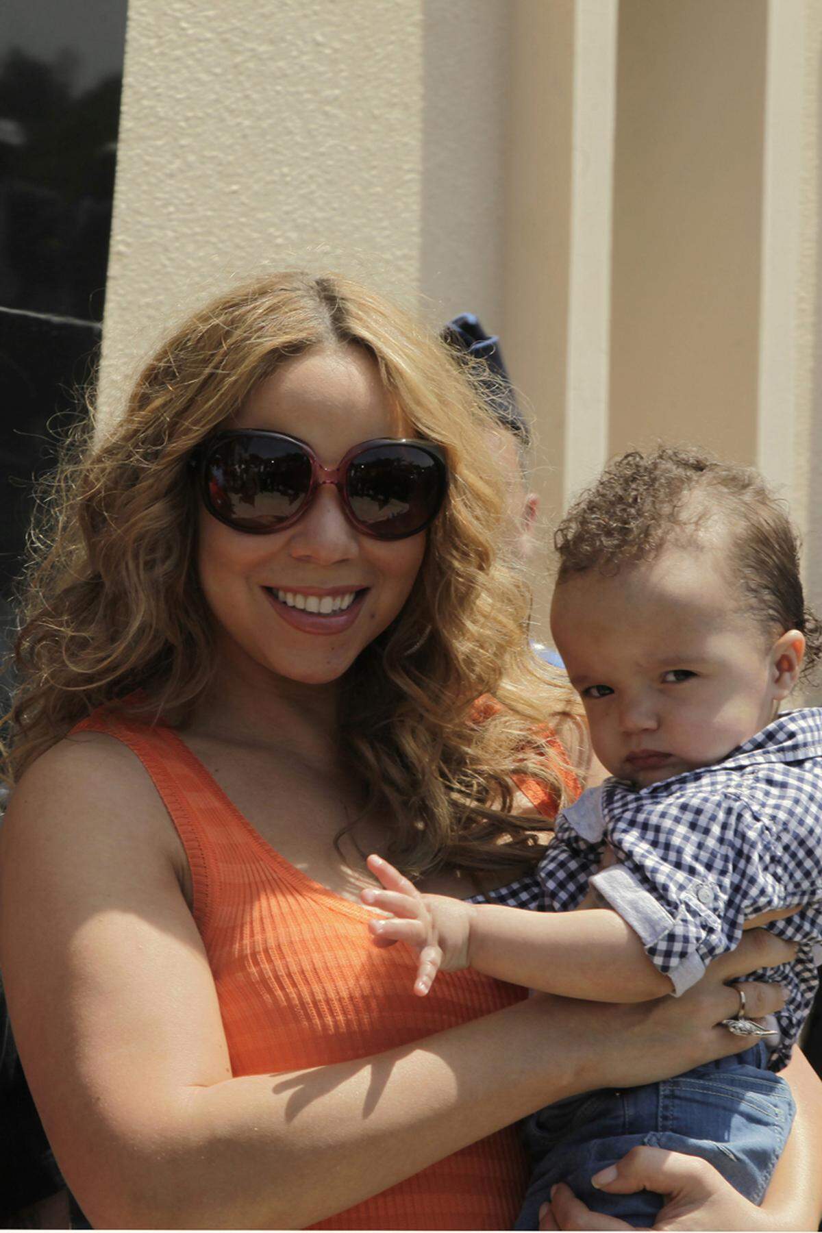 Auch Mariah Carey wählte einen ähnlichen Namen für ihren Sohn. Der Name Moroccan wurde gewählt weil ihr Mann Nick Cannon im marokkanisch gestylten Zimmer der Diva um ihre Hand anhielt. Die Zwillingsschwester Moroccanes wurde nach ihrem Vorbild Marilyn Monroe benannt.