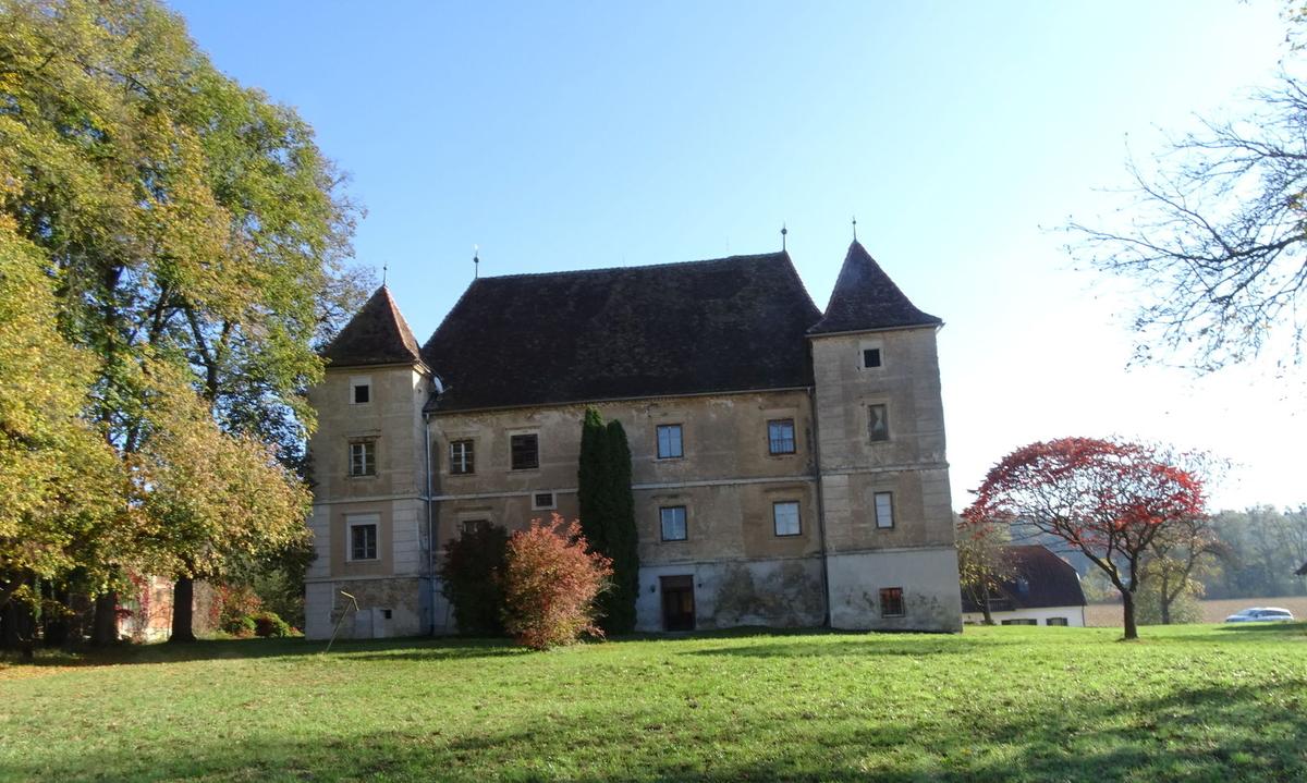 Renovierungsbedürftiges Schloss im steirischen Hartberg.