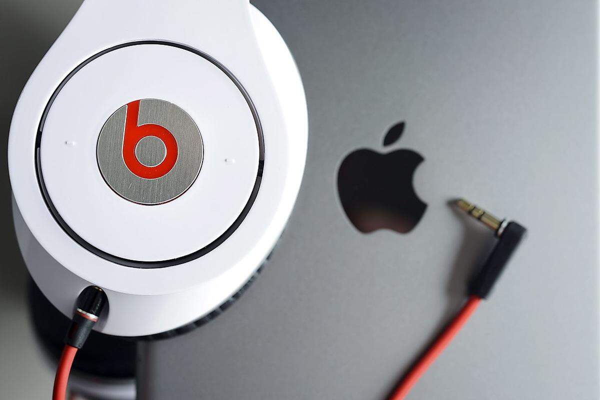 Beats bei Dr.Dre war das erste Unternehmen, das Apple eine Übernahmesumme im Milliarden-Bereich wert war. Der Kophfhörer-Hersteller und Streaming-Anbieter wanderte für 3,2 Milliarden Dollar in den Besitz von Apple. Die Übernahme stellt den Anfang von Apple Music dar.