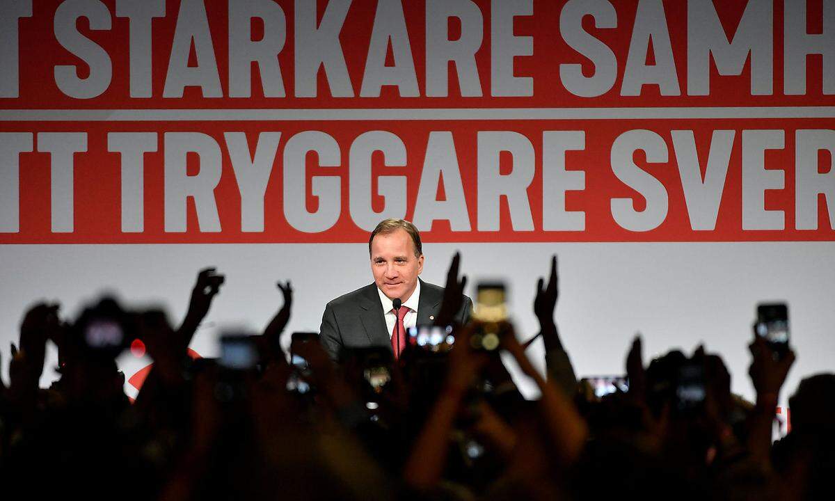 Das linke Bündnis von Ministerpräsident Stefan Löfven liegt knapp vor dem konservativen Block.