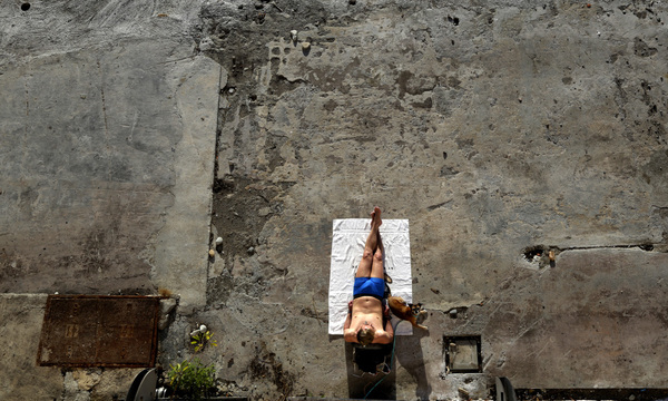 Beton und Asphalt können in Großstädten fünf bis zehn Prozent höhere Temperaturen als im Umland bringen, heißt es bei der Zentralanstalt für Meteorologie und Geodynamik.