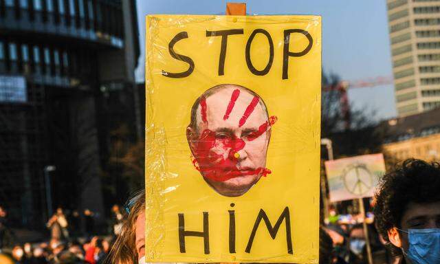 "Wir, russische Wissenschafter und Wissenschaftsjournalisten, protestieren aufs Schärfste gegen die militärische Invasion der Ukraine durch die russischen Streitkräfte", heißt es in dem Brief.