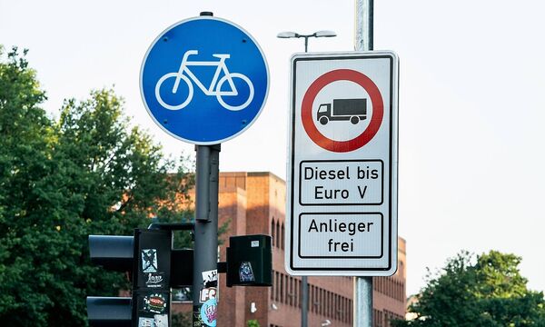 News Bilder des Tages Straszenverlauf Stresemannstrasze Einfuehrung Dieselfahrverbot in Hamburg Hambu