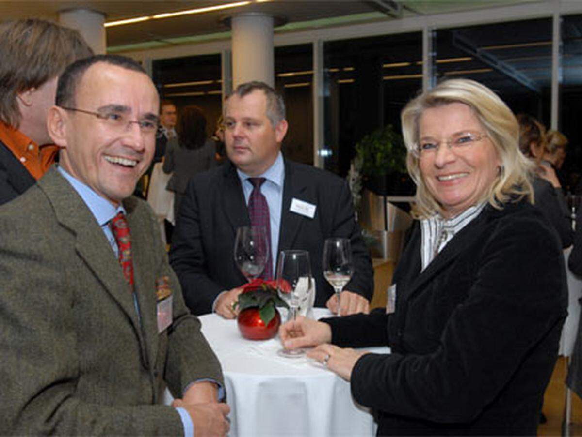 Christian Braida (Karriereschmiede) mit Ursula Koller („Interkulturelles Management“), im Hintergrund: Walter Fellacher (Post Wertlogistik).